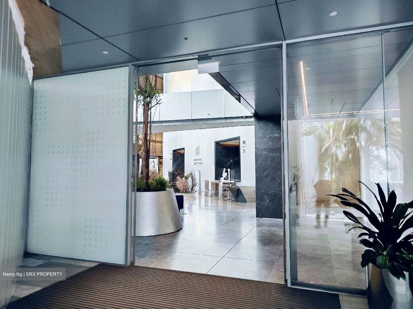 Singapore Land Tower (D1), Office #504944701